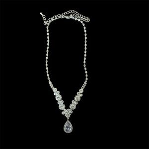 Elegant Silver Necklace with Teardrop Pendant